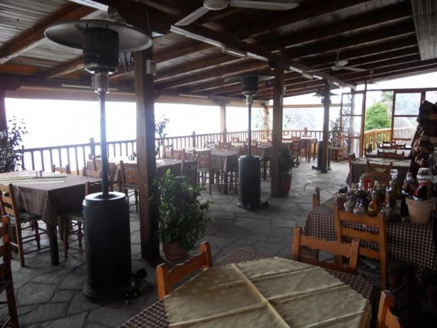 Store 135sqm for rent-Mouresi » Ntamouchari