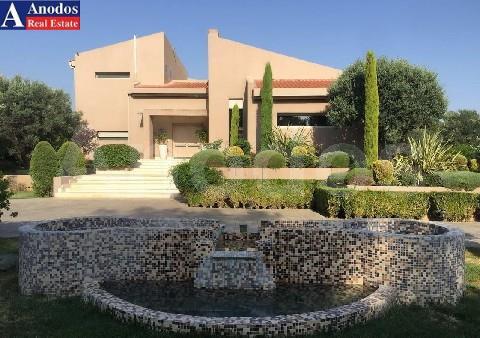 Detached home 890 sqm for rent, Athens - North, Marousi