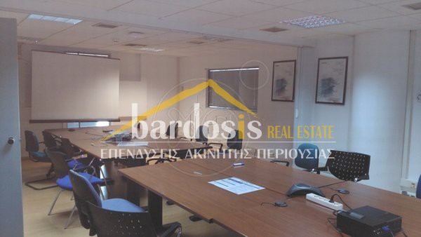 Επιχειρηματικό κτίριο 3.800τ.μ. για πώληση-Κηφισιά