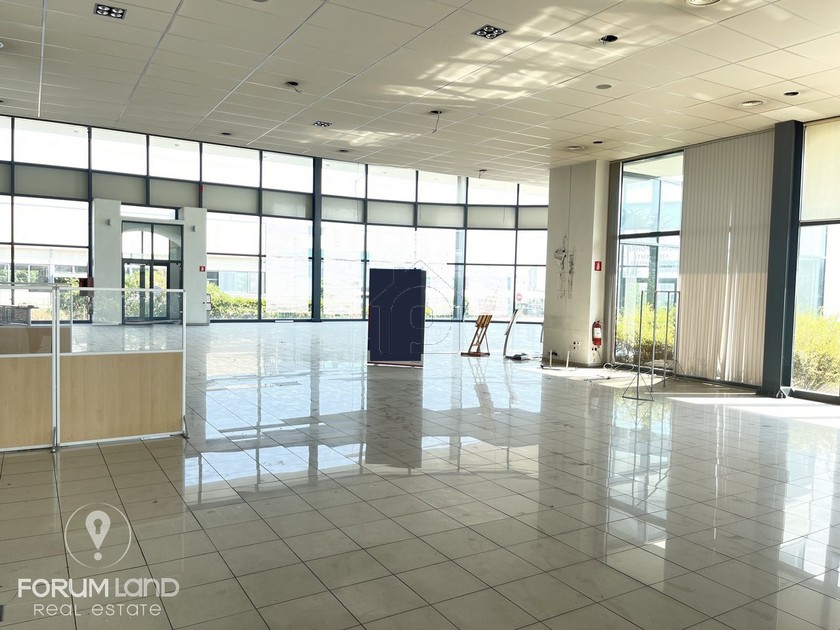 Επιχειρηματικό κτίριο 3.780τ.μ. για πώληση-Πυλαία » Mediterranean Cosmos