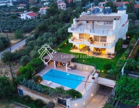 Villa 680sqm for sale-Palaia Fokaia » Κέντρο