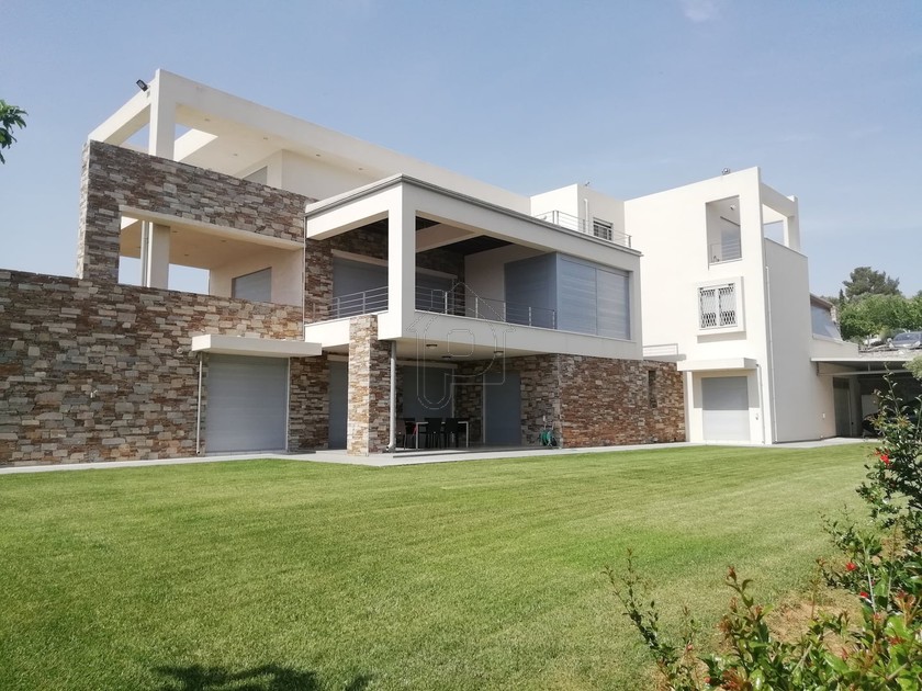 Villa 380sqm for sale-Spata » Center