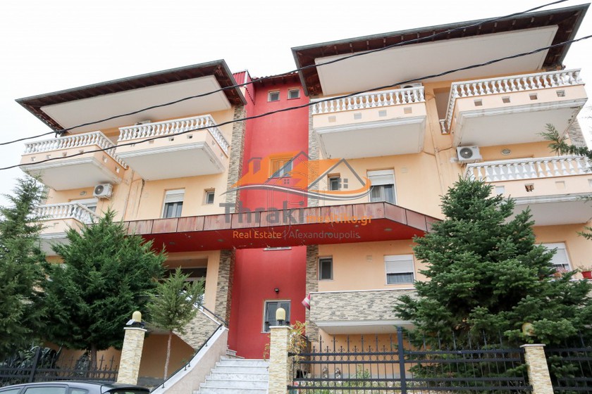 Hotel 1.460sqm for sale-Feres » Center