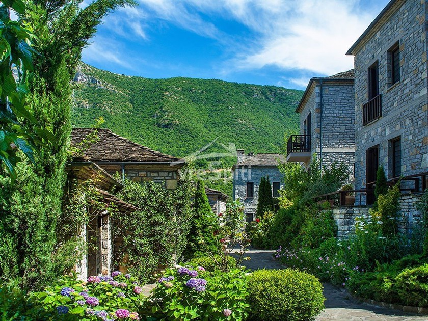 Land plot 167sqm for sale-Kentriko Zagori » Aristi