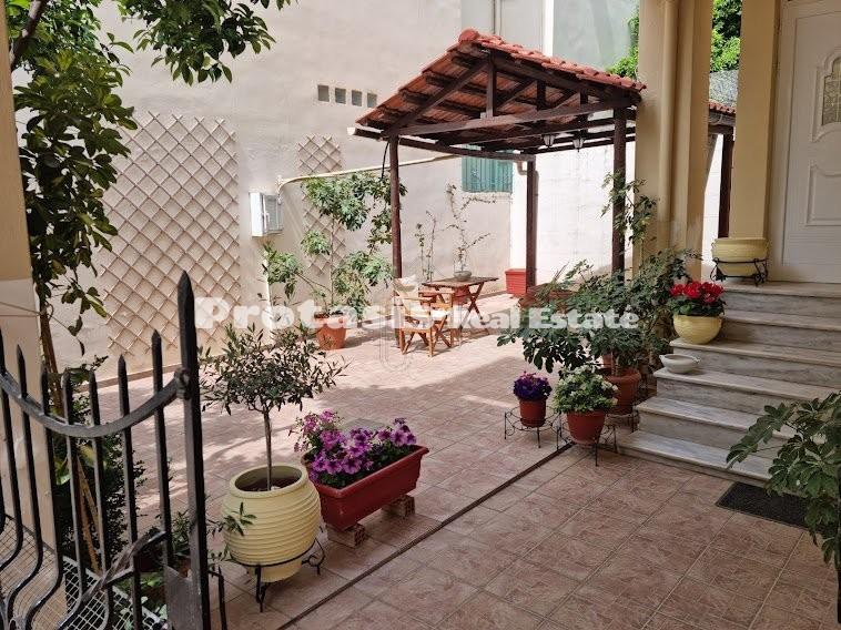 Συγκρότημα διαμερισμάτων 500 τ.μ. προς πώληση, Λουτρά Αιδηψού