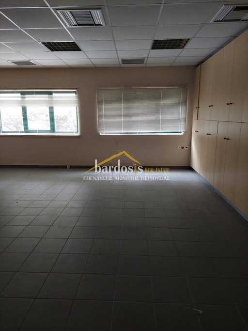 Business bulding 5.700 sqm for rent, Athens - North, Krioneri