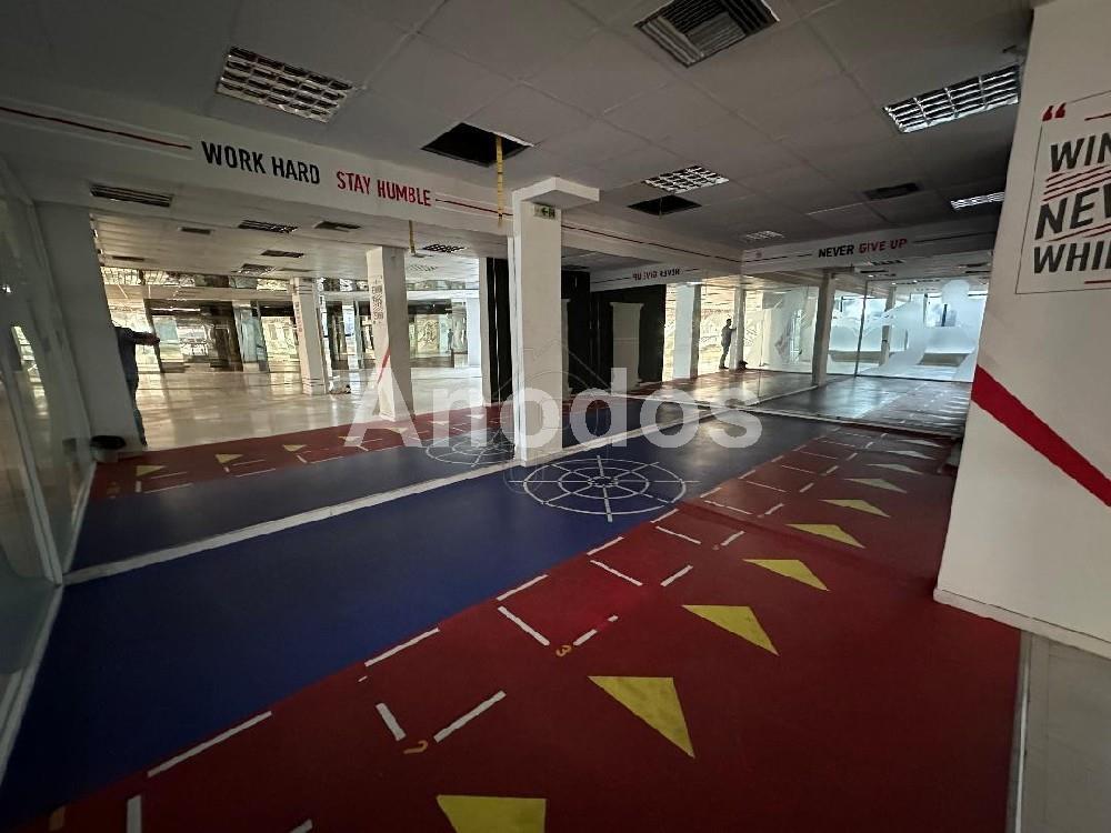 Κατάστημα 1.590 τ.μ. πρός ενοικίαση, Αθήνα - Βόρεια Προάστια, Χαλάνδρι