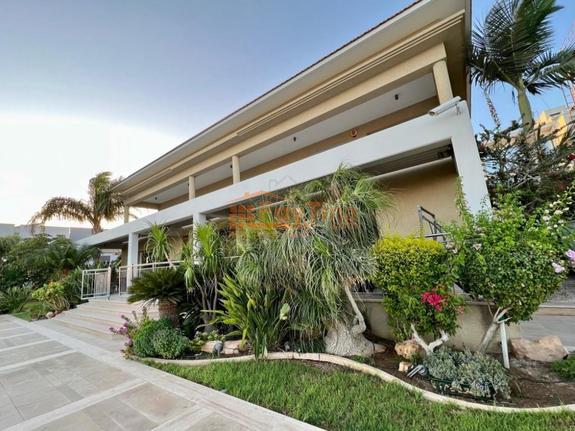 Detached home 400 sqm for rent, Famagusta